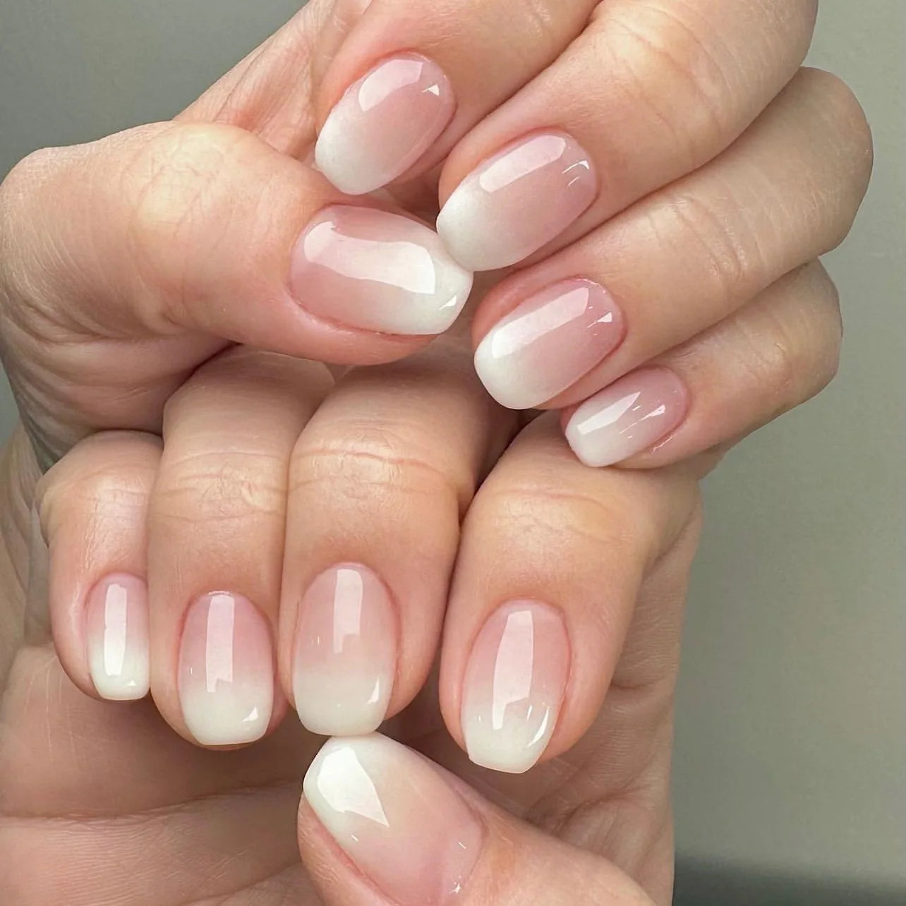 24Pcs Short Square Press on Fake Nails Simple Gradient White Nude Pink False Nails Wearable French Full Cover Nail Art Tips