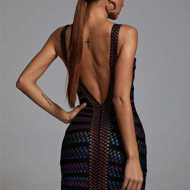 Vestido de festa à noite com estampa de rayon e listras coloridas de celebridades