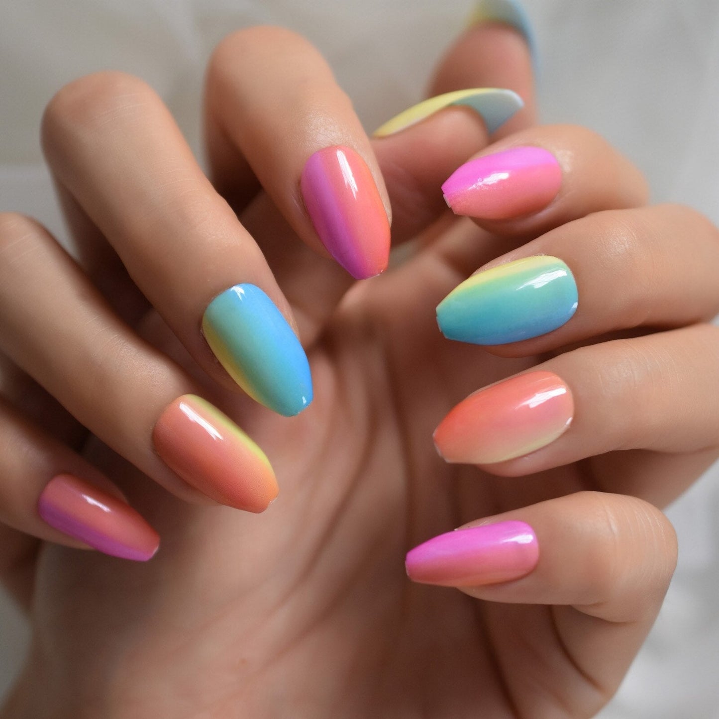 Short Matte Metallic Press On Nails Holographic Multi Color Shiny Squavol False Nails Fake Nails Art Fingernails Manicure Tips