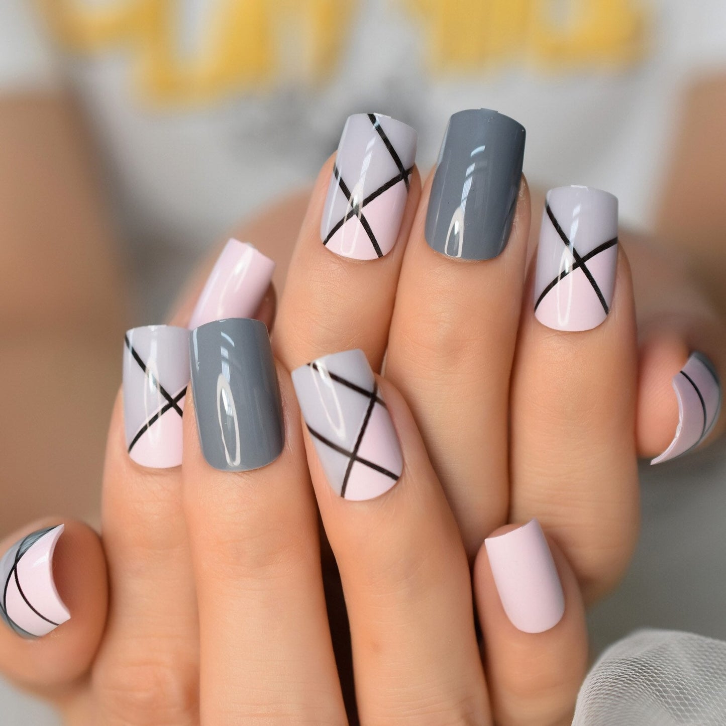 Short Matte Metallic Press On Nails Holographic Multi Color Shiny Squavol False Nails Fake Nails Art Fingernails Manicure Tips