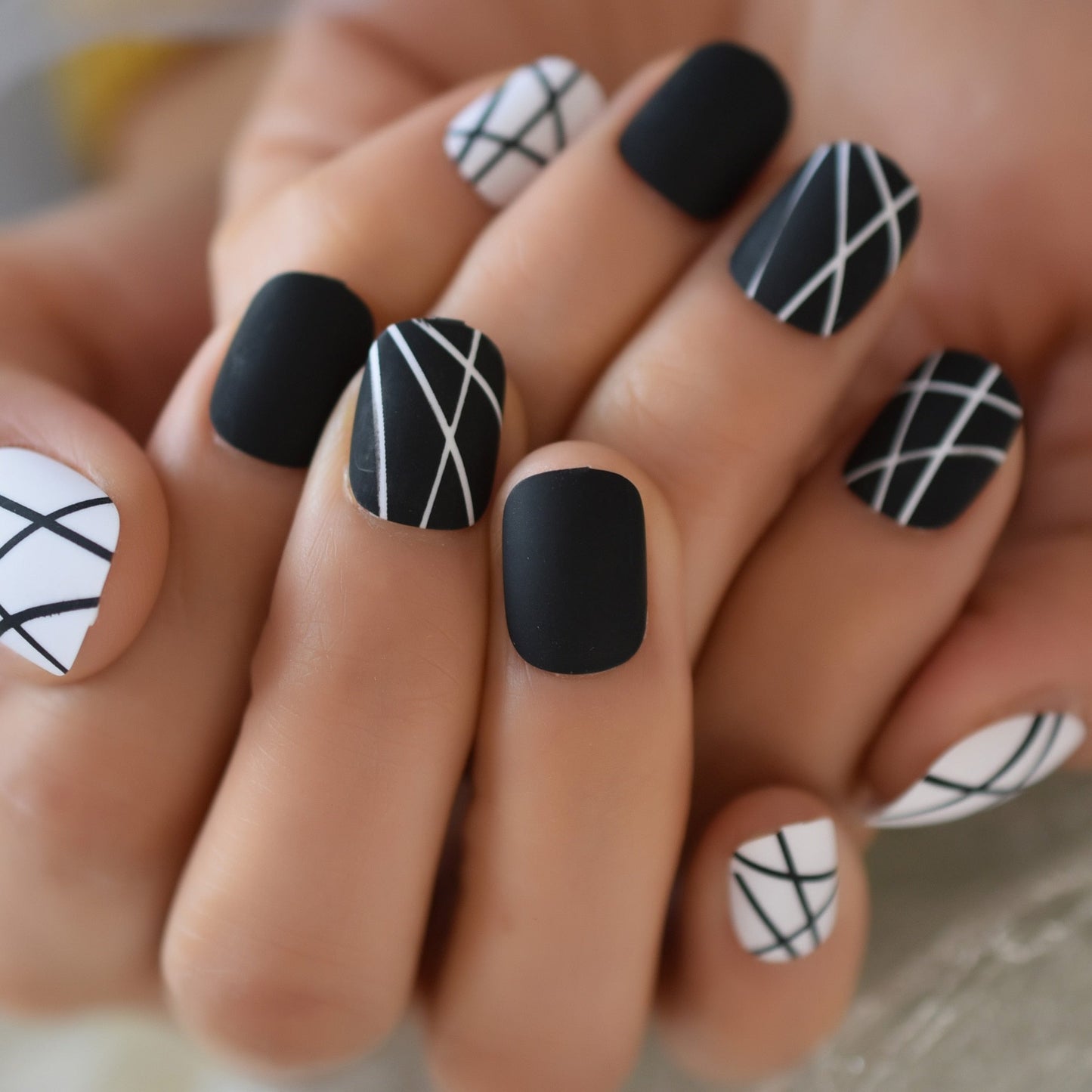 Nude Clear Halloween Fake Nails Short Round With Design Skull Print Pattern gel Acrylic Artificial False Nails Press On Tips