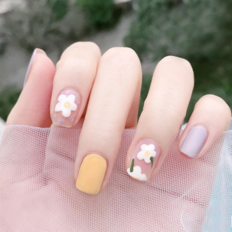 24Ps Childlike Fake Nails With Glue Cute Kawaii Personality Stick On Nails False Girls Short Press On Nail Art DIY Manicure Tool Nails With Glue MS27