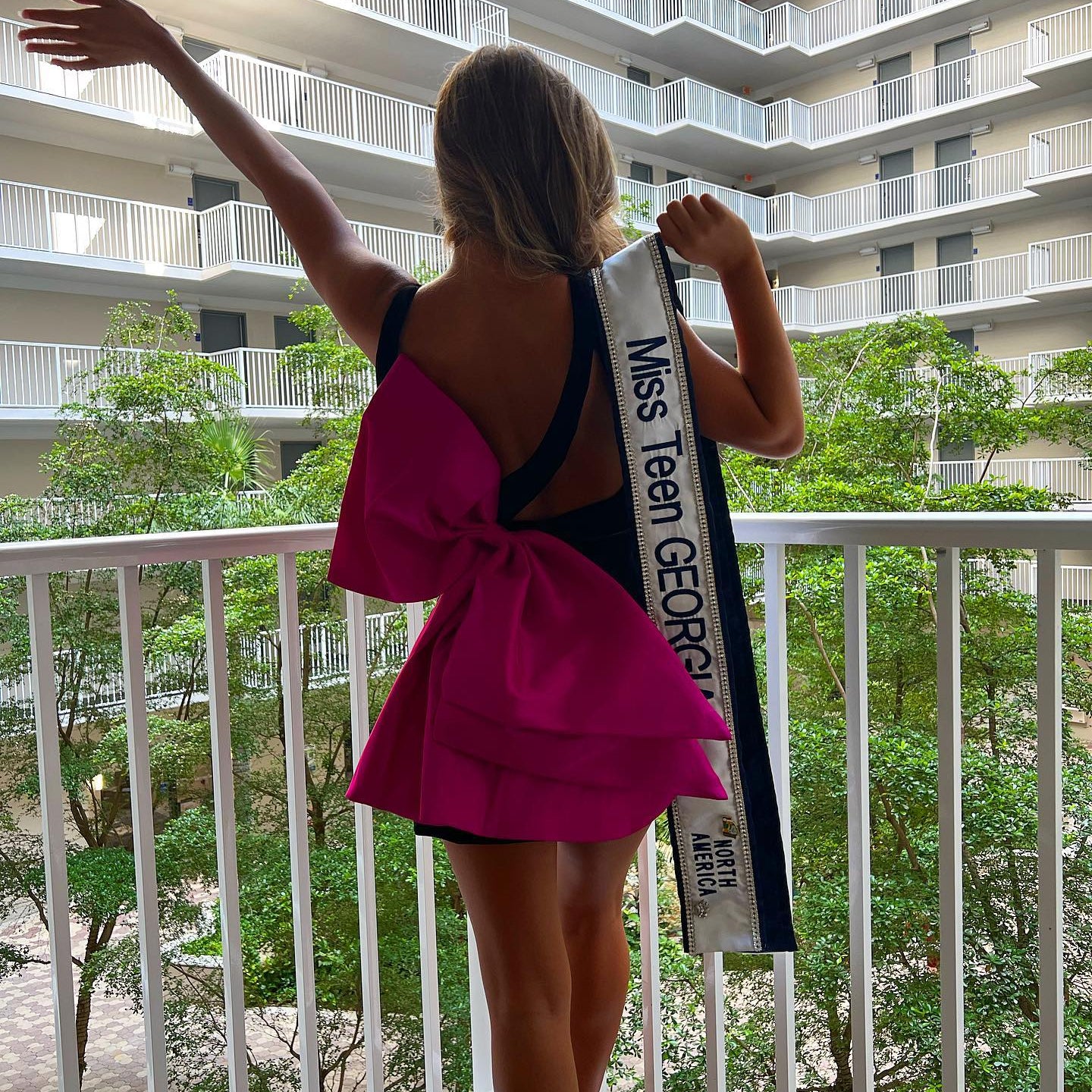 Fitted Velvet Cocktail Hoco Dress Bow Lady Formal Event Party Gown V-Neck Short Club Night Graduation NYE Homecoming Gala