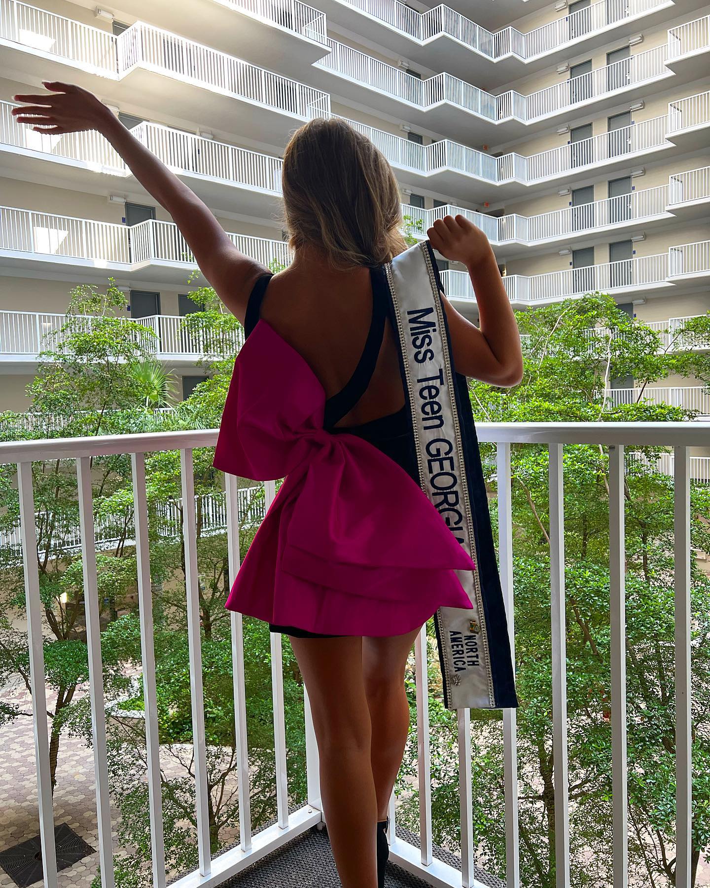 Fitted Velvet Cocktail Hoco Dress Bow Lady Formal Event Party Gown V-Neck Short Club Night Graduation NYE Homecoming Gala