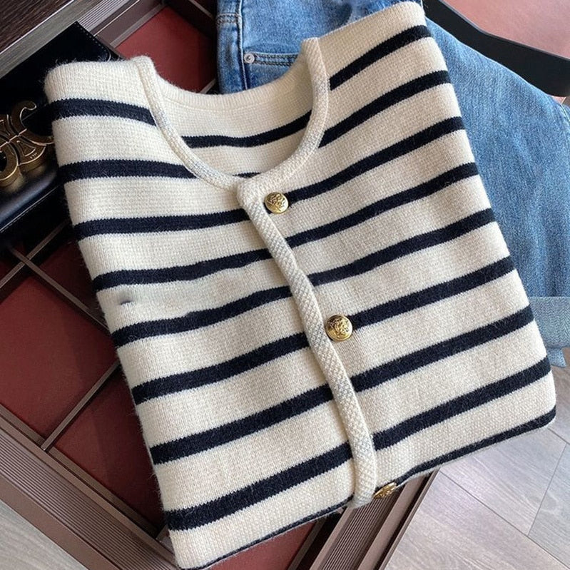 Korean Fashion Sweater Cardigan White Black Striped Knitted Sweater Women Winter Short Cardigan Long Sleeve Cardigan Female