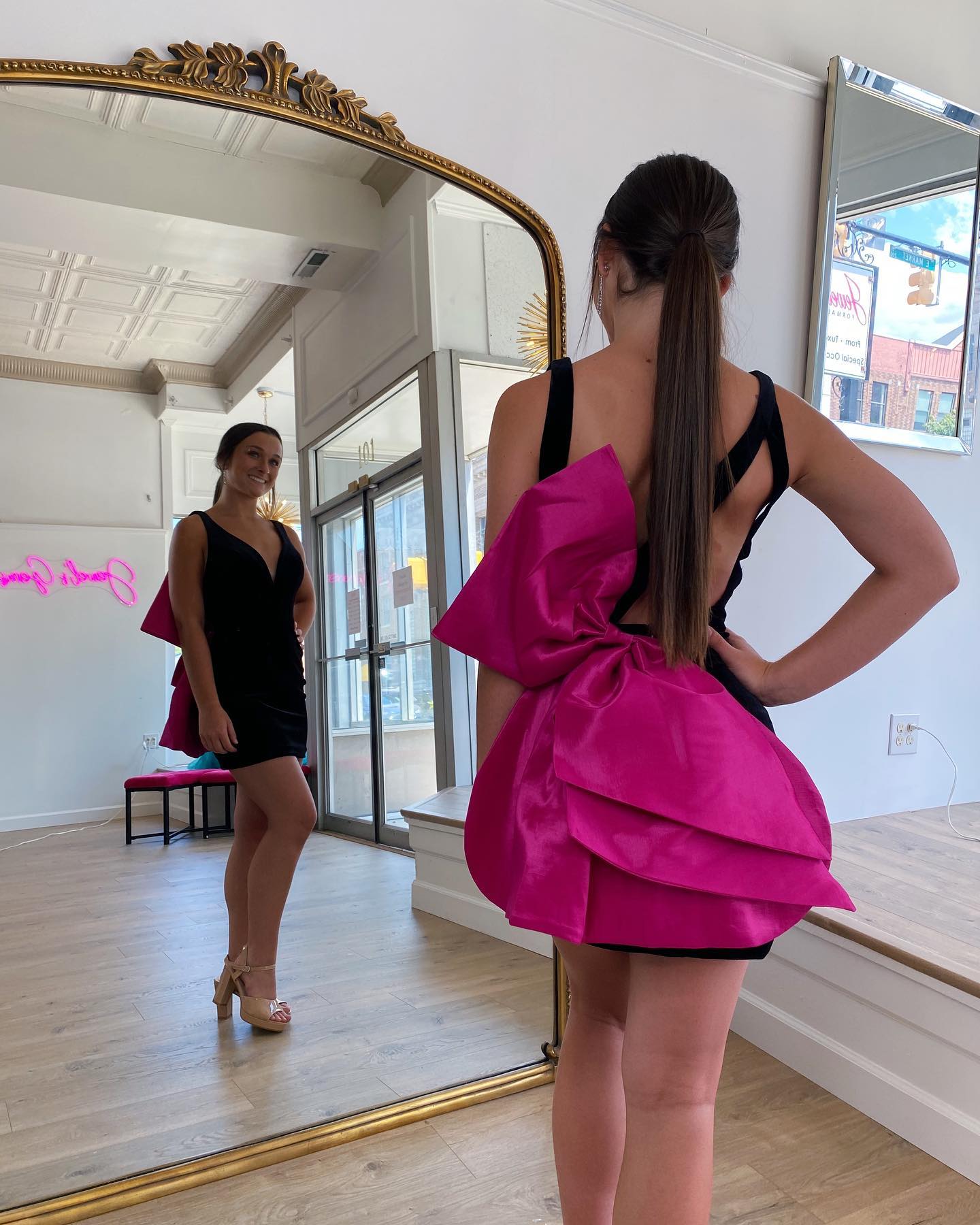 Fitted Velvet Cocktail Hoco Dress Bow Lady Formal Event Party Gown V-Neck Short Club Night Graduation NYE Homecoming Gala