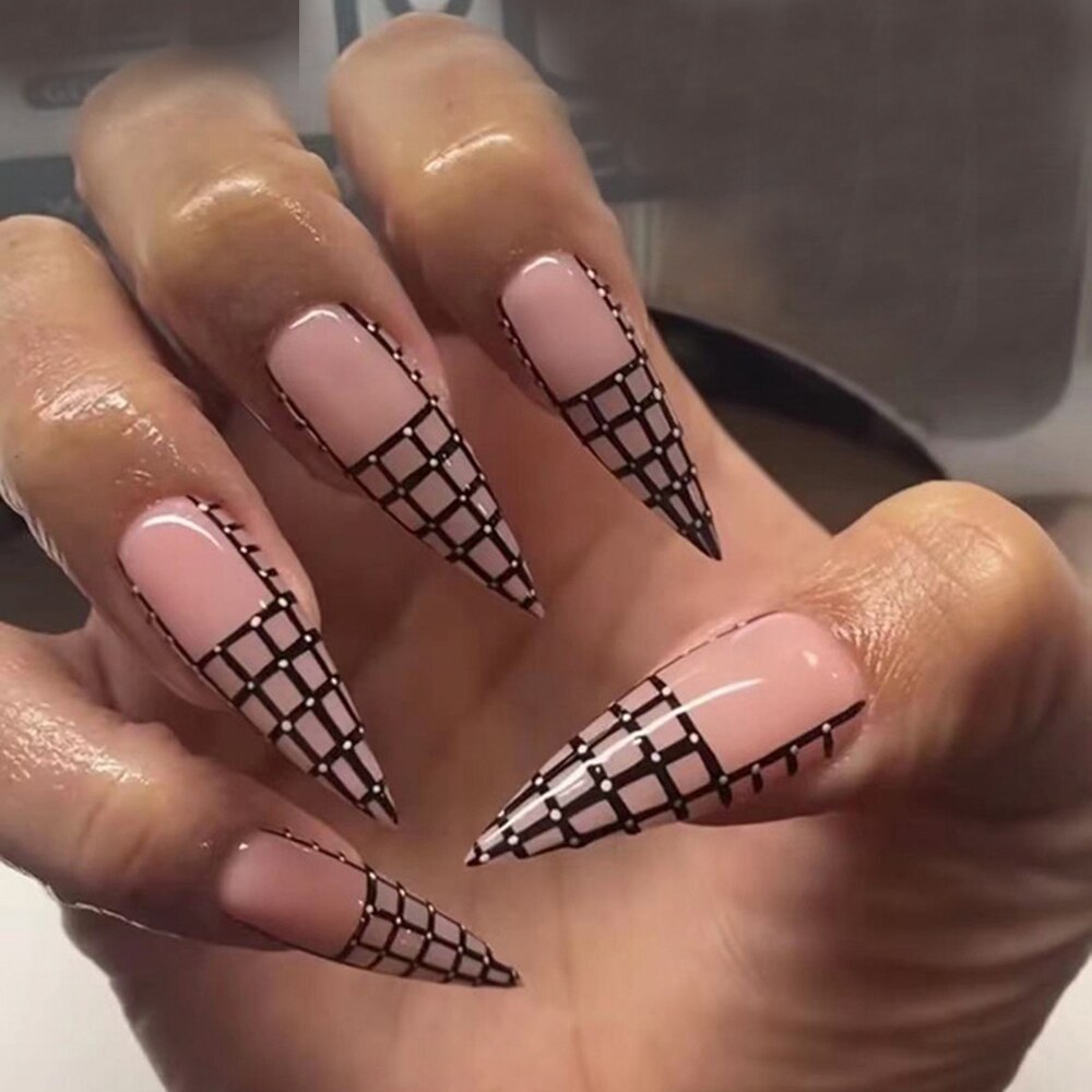 24pcs/set Long Stiletto Fake Nails Punk Snake Pattern Black White Matte False Nails Artificial Full Nail Tips Manicure Tools