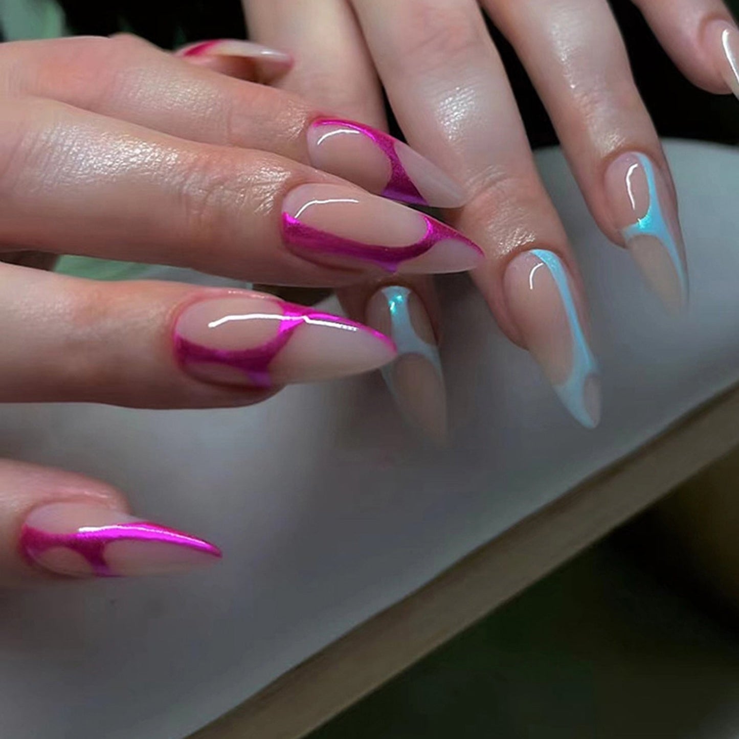 Wearable Silver Stripes Y2k False Nails Long Almond Round Fashion Nail Tips Press On With Silver Beads Designs Fake Nails Art