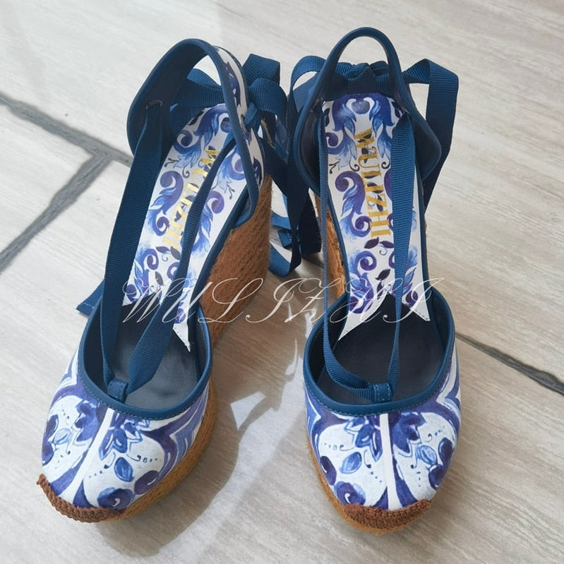 Women Woven Wedge Sandals Blue White Flower Print Graffiti Straw Butterfly Hollow High Heels Ankle Ribbon Wrapping Casual Shoes