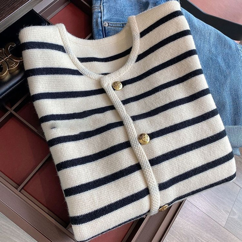 Korean Fashion Sweater Cardigan White Black Striped Knitted Sweater Women Winter Short Cardigan Long Sleeve Cardigan Female