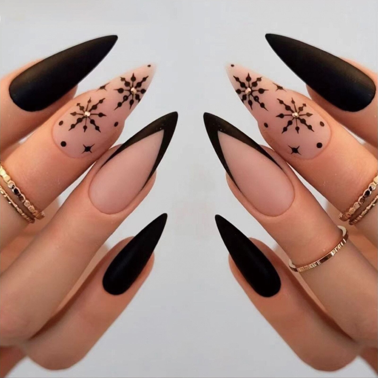 Long Stiletto False Nails Black Edge French Gold Thread Black Rhinestones Design Wearable Fake Nails Press On Nails Manicure Tip a4
