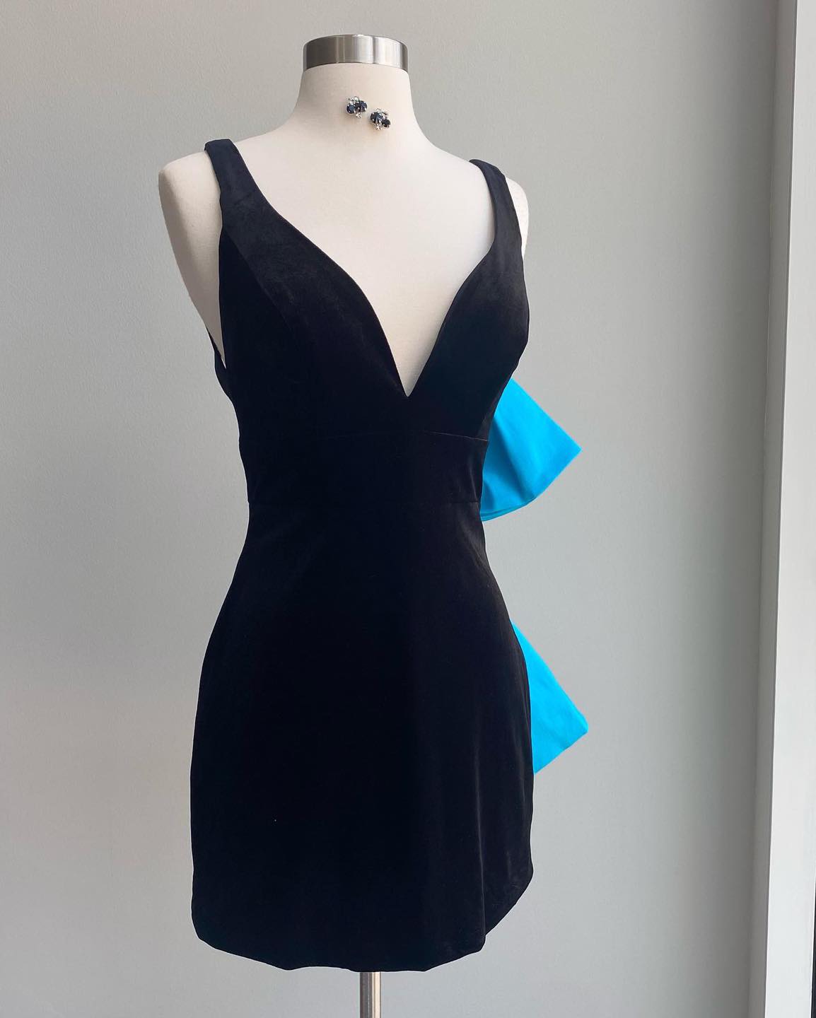 Fitted Velvet Cocktail Hoco Dress Bow Lady Formal Event Party Gown V-Neck Short Club Night Graduation NYE Homecoming Gala