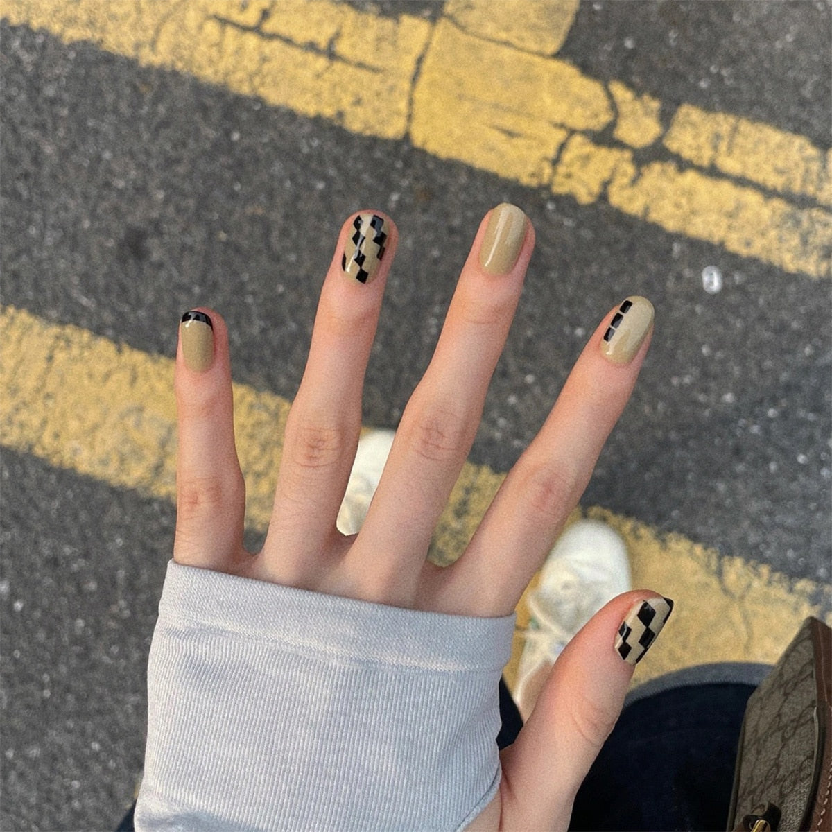 24Pcs/Box White French Fake Nails Press on Long XL Length Rhinestone Design False Nails Full Cover Acrylic Nail Tips JZJP-JP1365