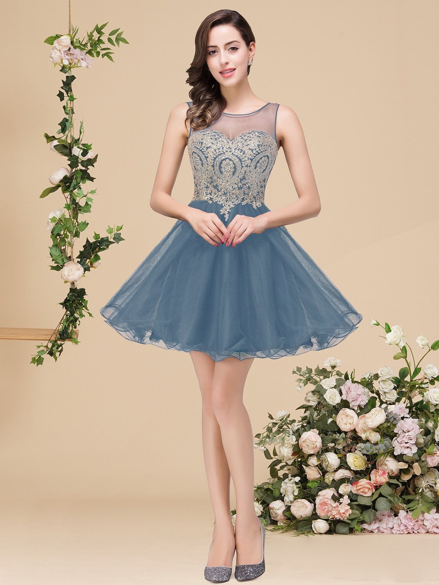 Lovely Short Homecoming Gowns Straps V Neck Cocktail Dresses Floral Open Back Sleeveless Wedding Party Gowns Mini Prom Dress
