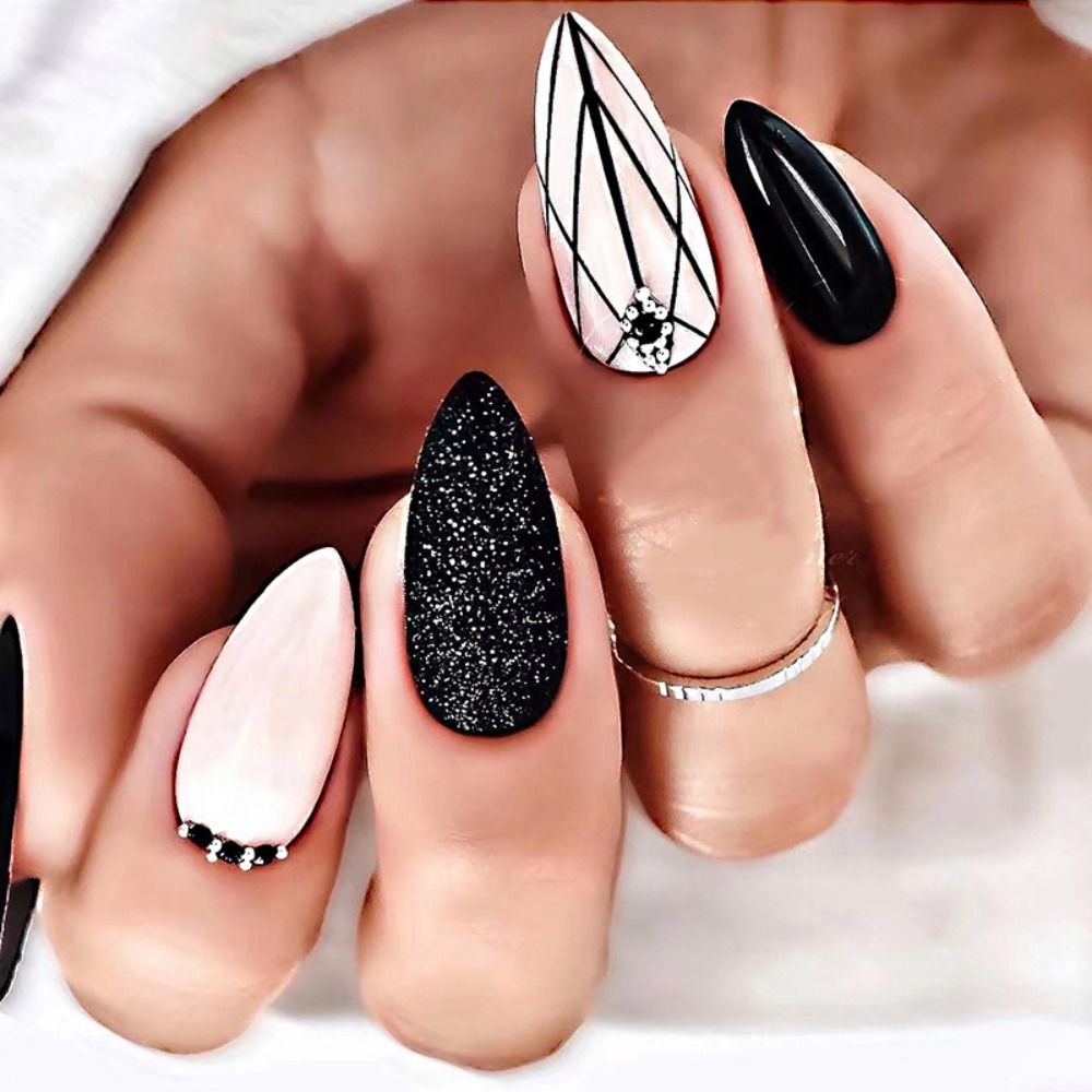 24pcs/set Long Stiletto Fake Nails Punk Snake Pattern Black White Matte False Nails Artificial Full Nail Tips Manicure Tools