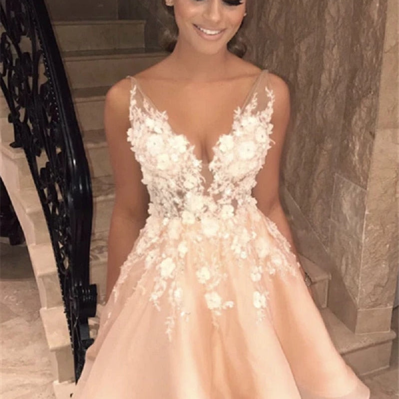 Lovely Short Homecoming Gowns Straps V Neck Cocktail Dresses Floral Open Back Sleeveless Wedding Party Gowns Mini Prom Dress As picture