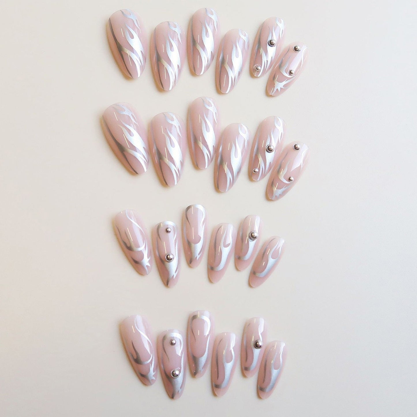 Wearable Silver Stripes Y2k False Nails Long Almond Round Fashion Nail Tips Press On With Silver Beads Designs Fake Nails Art