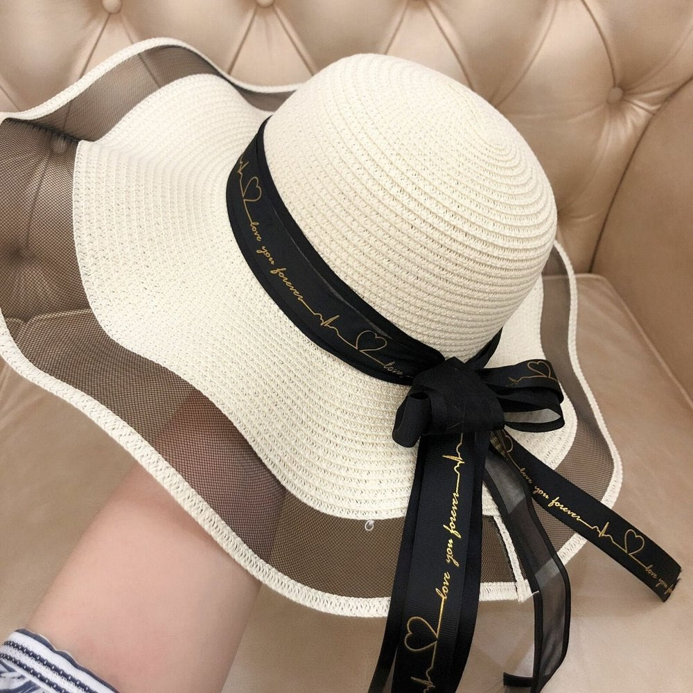 Women`s White Foldable Straw Sun Visor with Wide Brim Ideal for Outdoor Activities and Beach Picnics