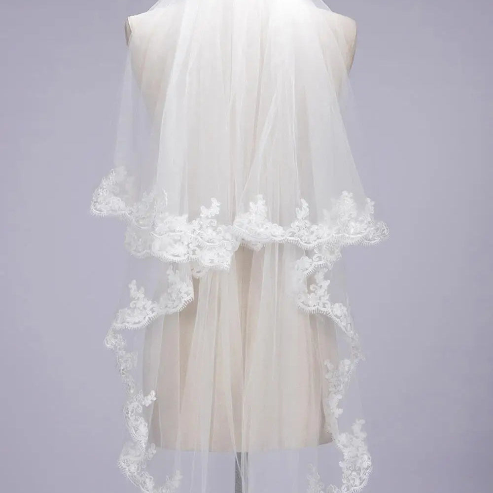 1.5 Meters Two Layers Soft Tulle Ivory Lace Edge Short Wedding Bridal Veils With Comb Wedding Accessories CPA1437 Ivory 150cm