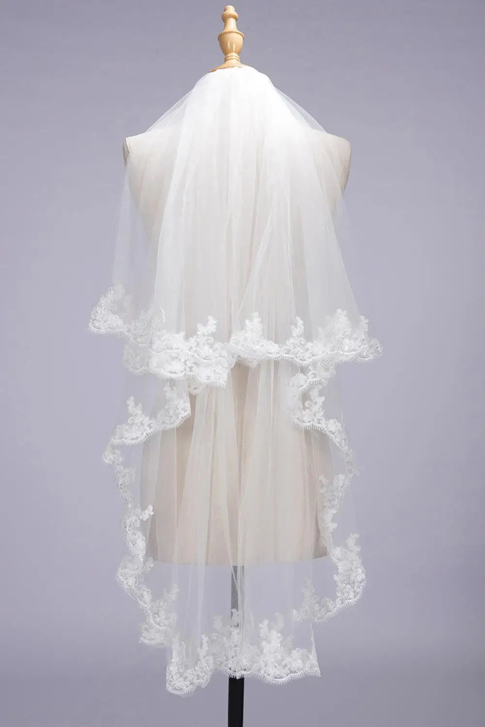 1.5 Meters Two Layers Soft Tulle Ivory Lace Edge Short Wedding Bridal Veils With Comb Wedding Accessories CPA1437 Ivory 150cm