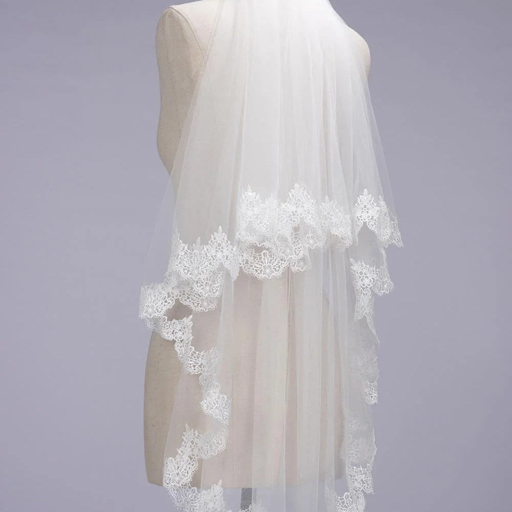 1.5 Meters Two Layers Soft Tulle Ivory Lace Edge Short Wedding Bridal Veils With Comb Wedding Accessories CPA1445 Ivory 150cm