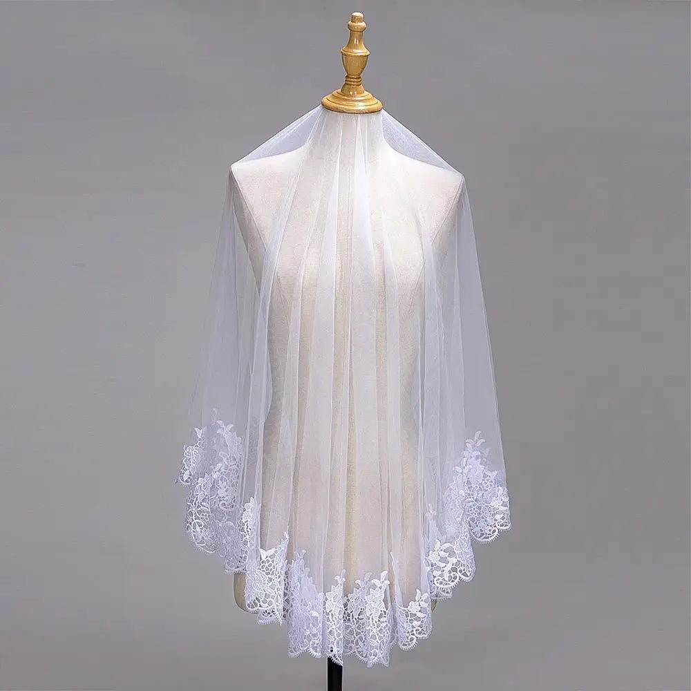 1.5 Meters Two Layers Soft Tulle Ivory Lace Edge Short Wedding Bridal Veils With Comb Wedding Accessories CPA1384 White 150cm