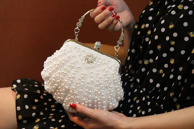 2023 New Shell Pearl Rhinestone Dinner Bride Dress Bag Banquet Diagonal Small Bag Cocktail Party Handbag Evening Clutch Purse Shell white