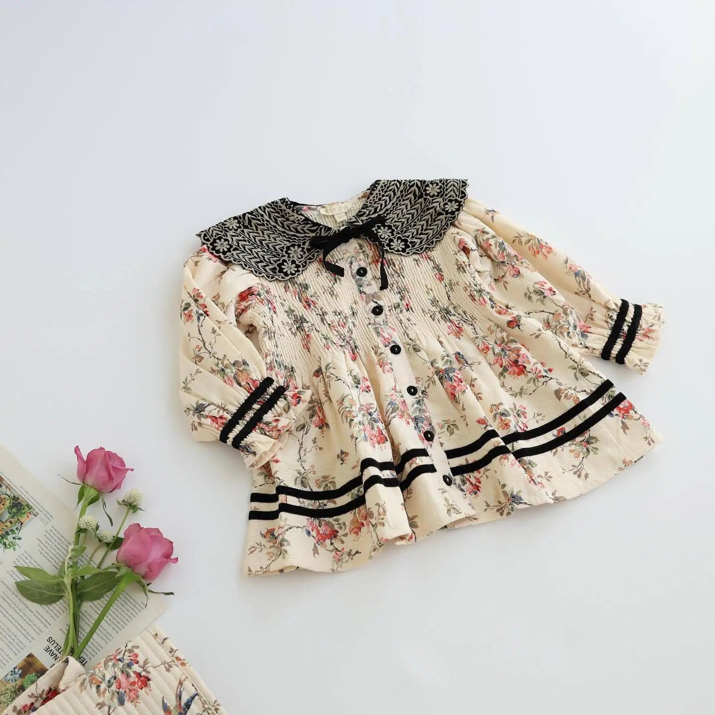2024 Autumn/Winter BD Girls' Dress Children's High Definition Heavy Industry Embroidery Flower Clamping Bubble Sleeve Polo Neck Red painted flowers