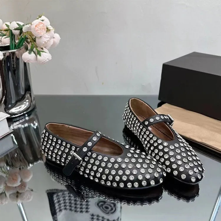 2024 Spring/Summer Luxury Brands in Europe and America Flat Bottom Women's Shoes Fashion Rivet Genuine Leather Casual Shoes black