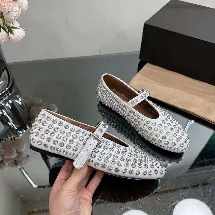 2024 Spring/Summer Luxury Brands in Europe and America Flat Bottom Women's Shoes Fashion Rivet Genuine Leather Casual Shoes WHITE