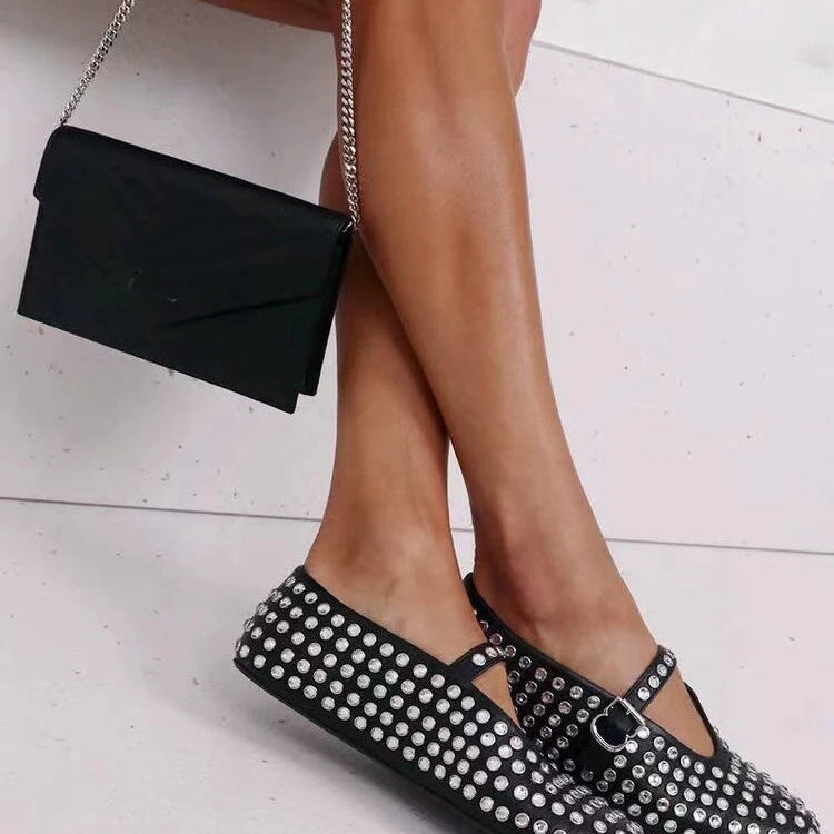 2024 Spring/Summer Luxury Brands in Europe and America Flat Bottom Women's Shoes Fashion Rivet Genuine Leather Casual Shoes