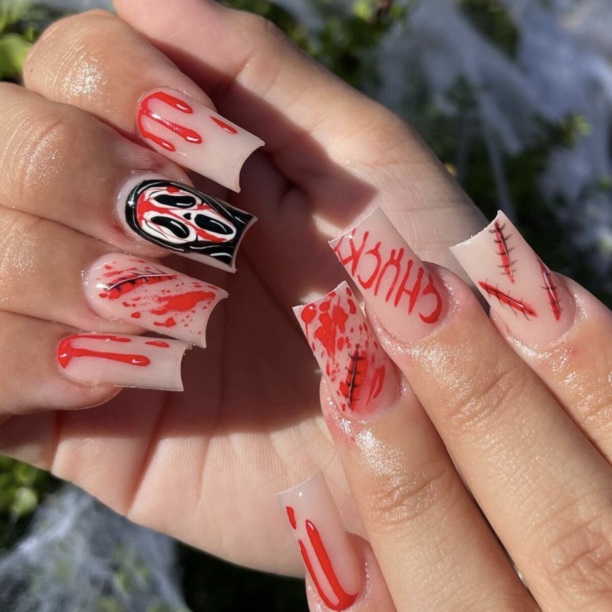 24Pcs Halloween Extra Long Press on Nails Coffin Fake Nails Acrylic Black White Clown Designs Glossy Artificial Nails for Women Z360