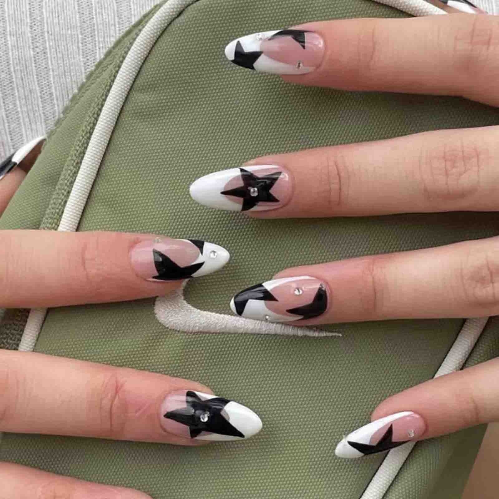 24Pcs Pink Round Head Almond Fake Nails with Heart Shape Rhinestone Wearable Ballerina False Nail Tips Full Cover Press on Nail XR-01