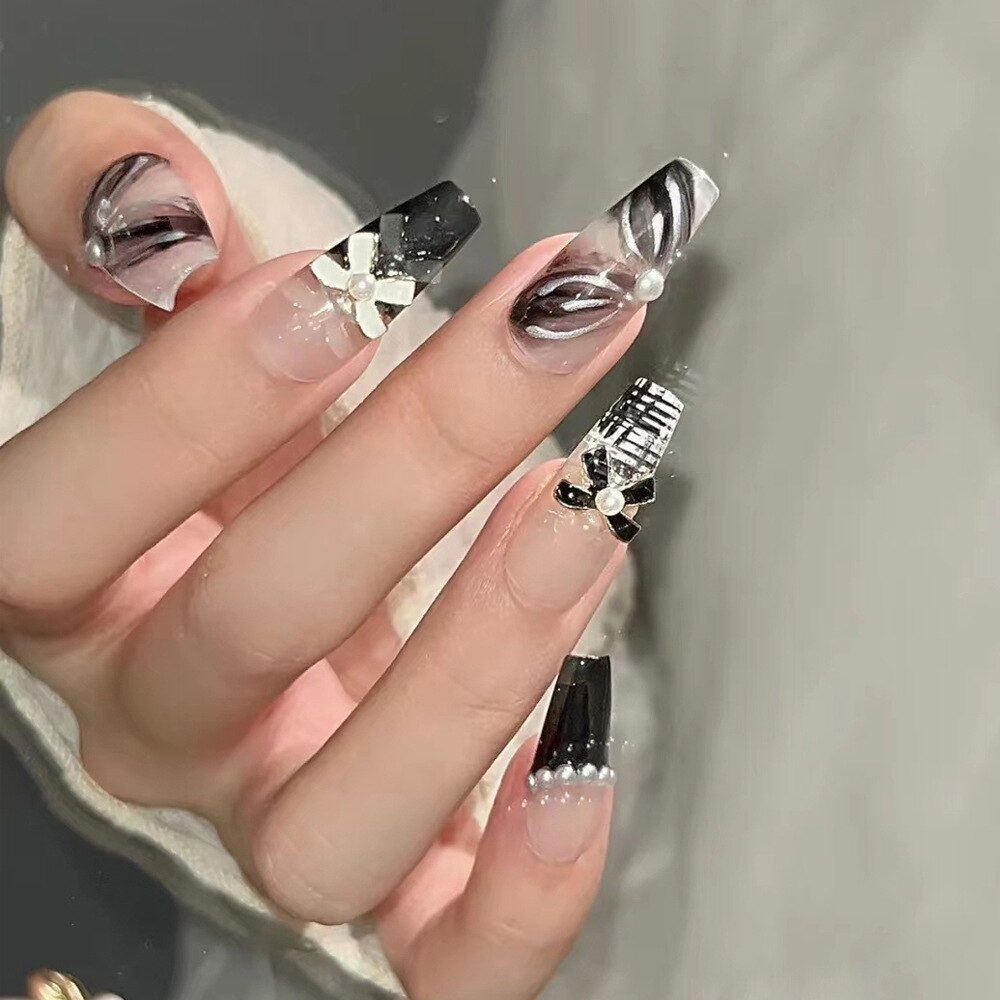 24Pcs Wearable False Nails with Glue Glitter Heart-shaped Rhinestone Design Full Cover Nail Tips Acrylic Fake Nails Press on 79