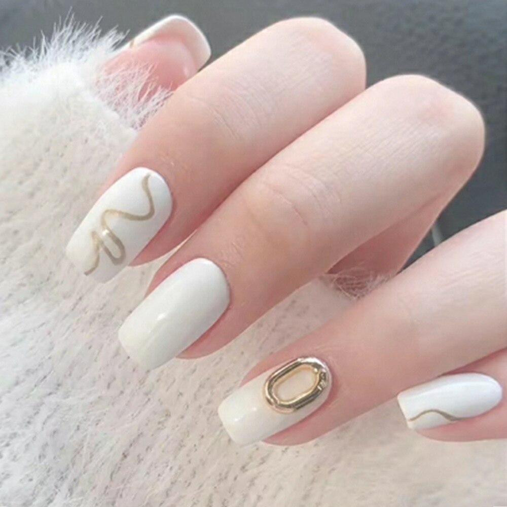 24Pcs Wearable False Nails with Glue Glitter Heart-shaped Rhinestone Design Full Cover Nail Tips Acrylic Fake Nails Press on 124