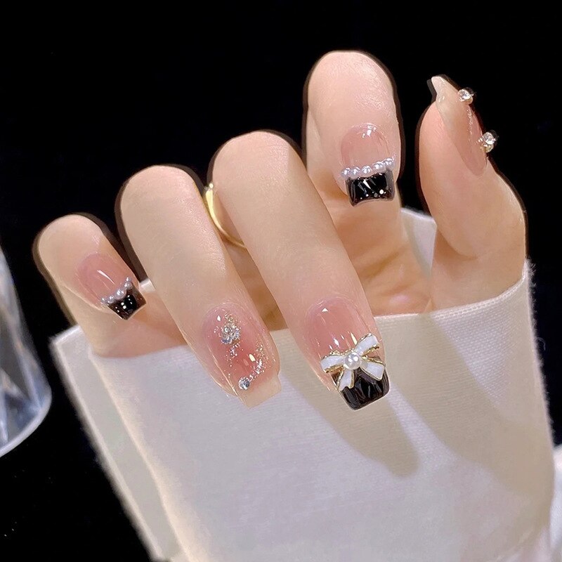 24Pcs Wearable False Nails with Glue Glitter Heart-shaped Rhinestone Design Full Cover Nail Tips Acrylic Fake Nails Press on BY98