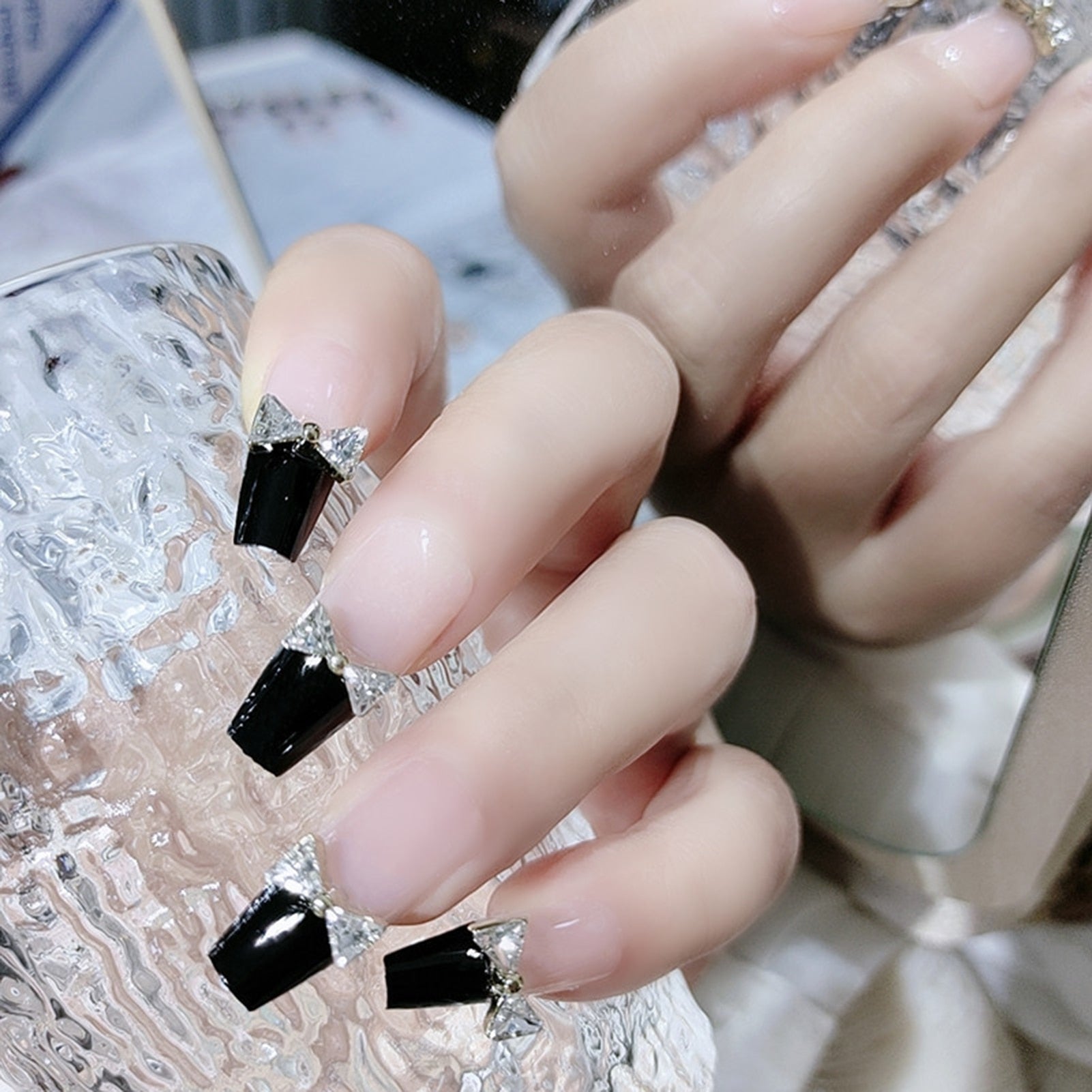 24pcs Glitter Gold Diamond False Nails French Butterfly Design Press on Nail Wearable Full Cover Acrylic Nail Tips for Girls Spain N5