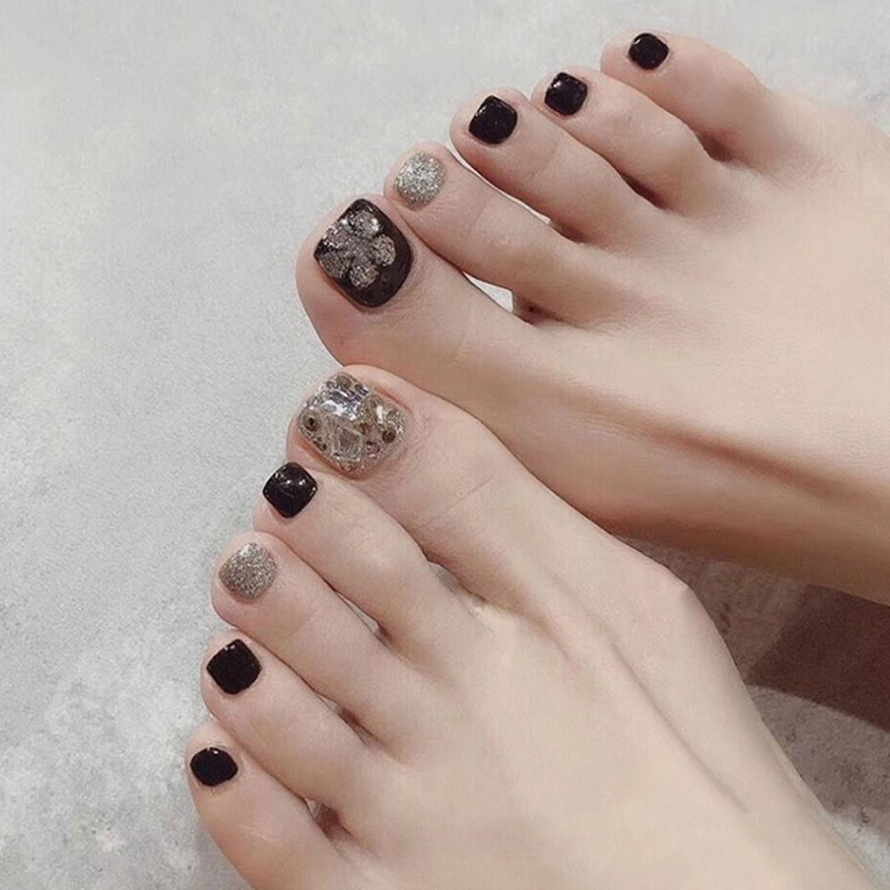 24pcs Shining Crystal French Fake Toenails Full Cover Short Square Toe Nails Foot Nails Tips for Women Girls Toenail Tips 2023 AA1