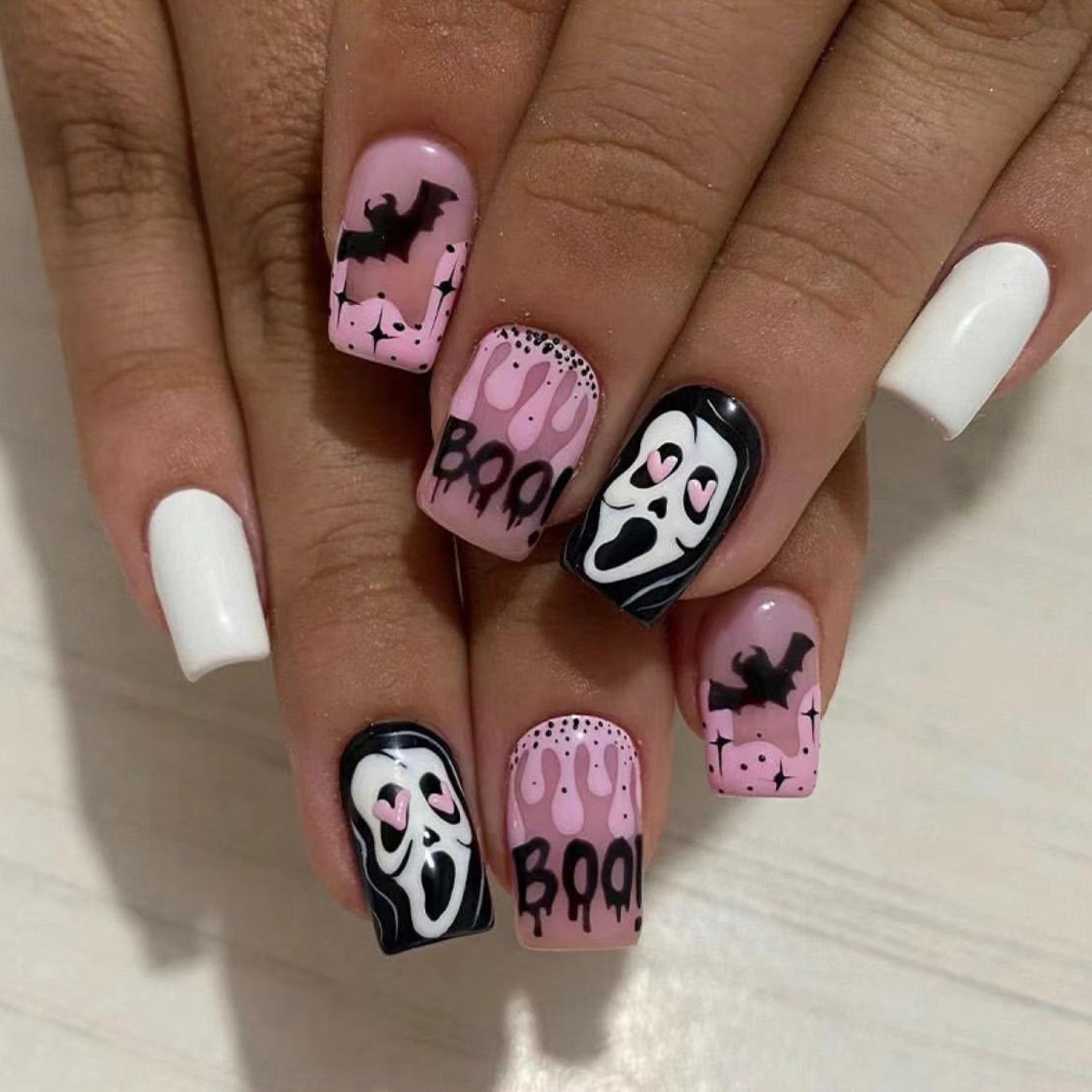 24pcs Sweet Cool Pink Black False Nails Halloween Skull Batch Pattern Design Press On Nail Patch Wearable Artificial Nail Tips