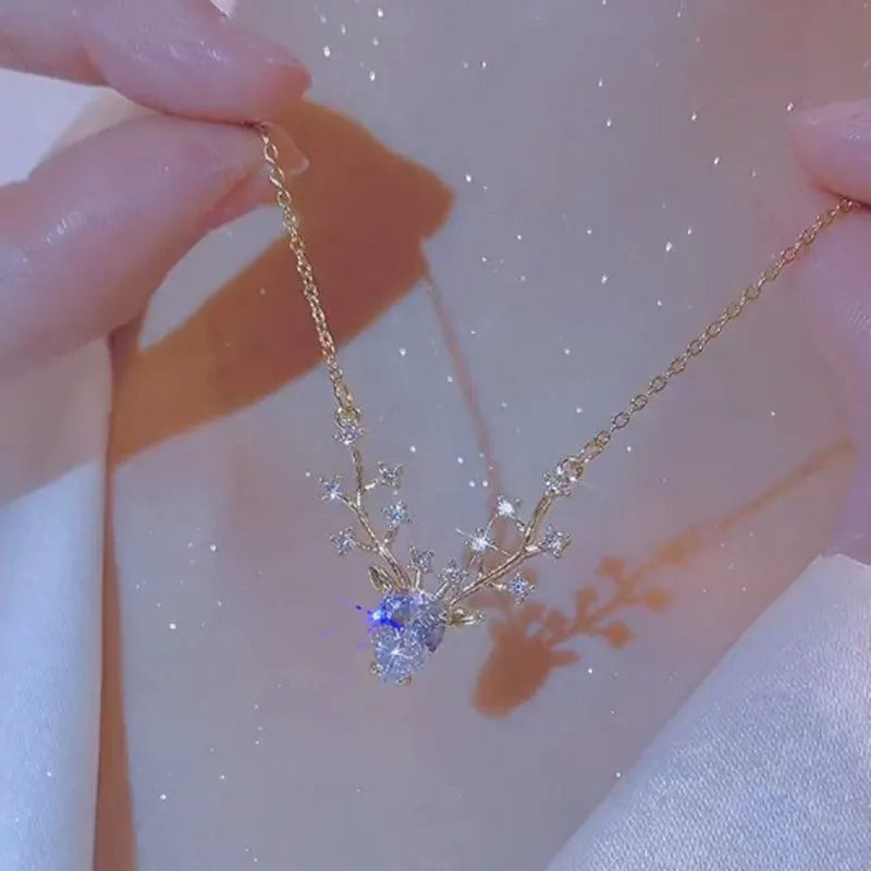 Merry Christmas Exquisite Zircon Elk Necklaces for Women Luxury Crystal Deer Pendant Clavicle Chain Necklace Festival Jewelry