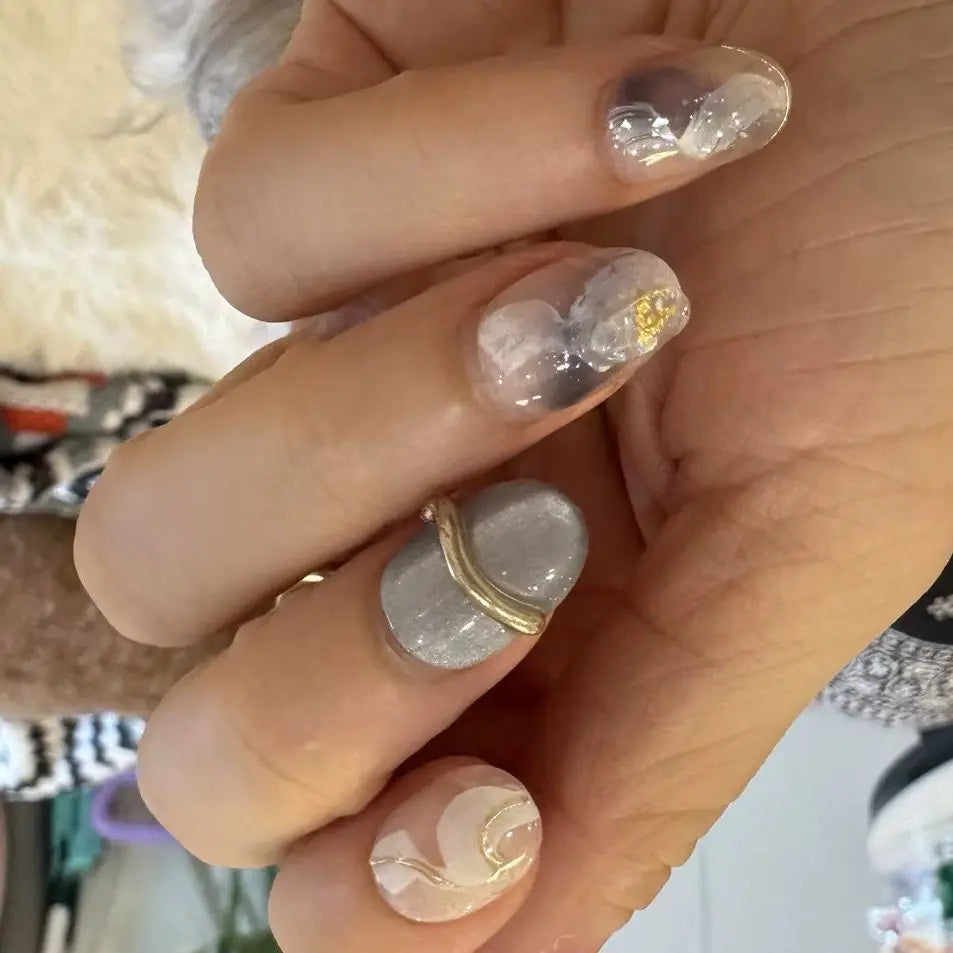 10Pcs Simple Short Lovely French Oval False Nails with Shell Gold Edge Wearing Atrificial Nail Sweet Fairy Fashion Acrylic Nails