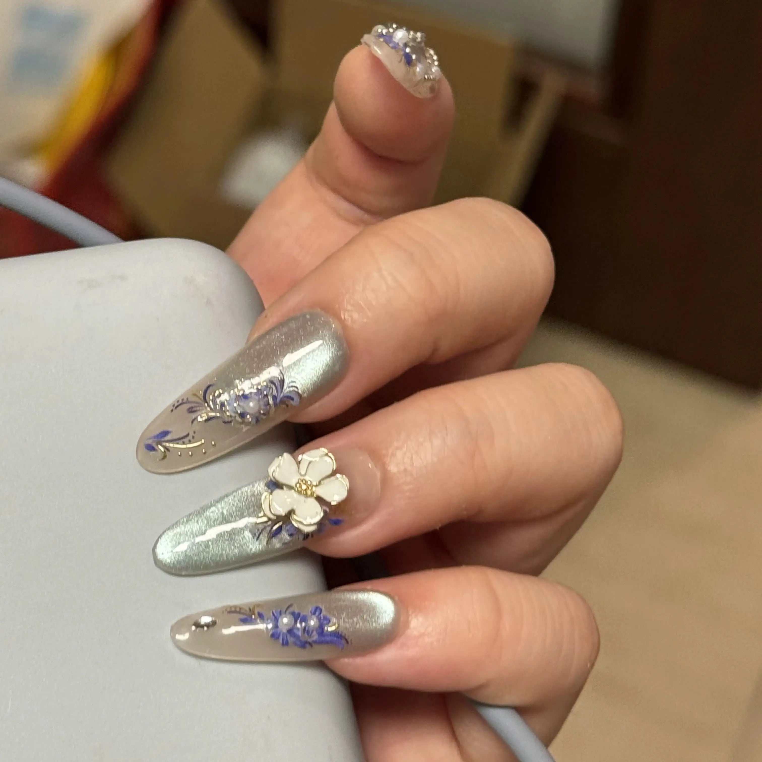 10Pcs Long Oval Head Handmade Summer Nails Set Cat Eye Blue Fresh Flower White Metal Butterfly Decoration Wearing Fake Nail Tips