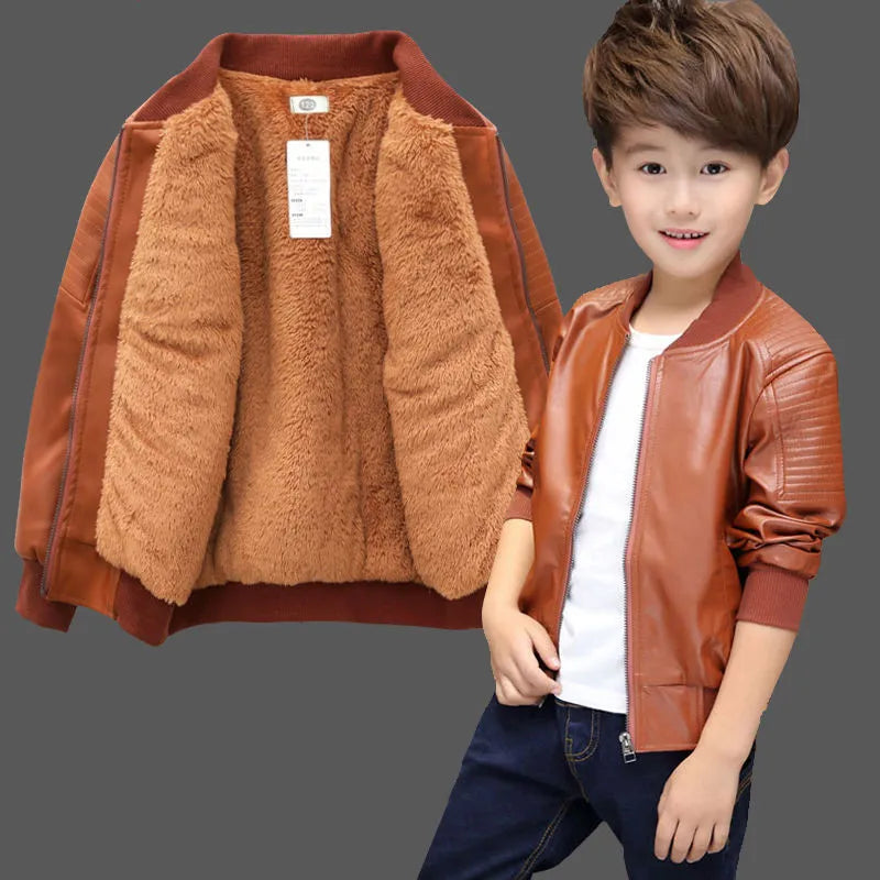 男の子は秋の冬のファッション子供のプラスベルベット /ベルベットなし2つのスタイルを温めるコットンPUレザージャケットを1-11歳の子供向けに暖める