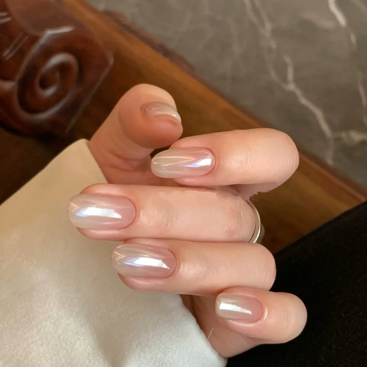 10Pcs Short Oval Milk White Press on Nail French Shiny Almond Gradient False Nail Minimalist Light Luxury Reusable Acrylic Nails
