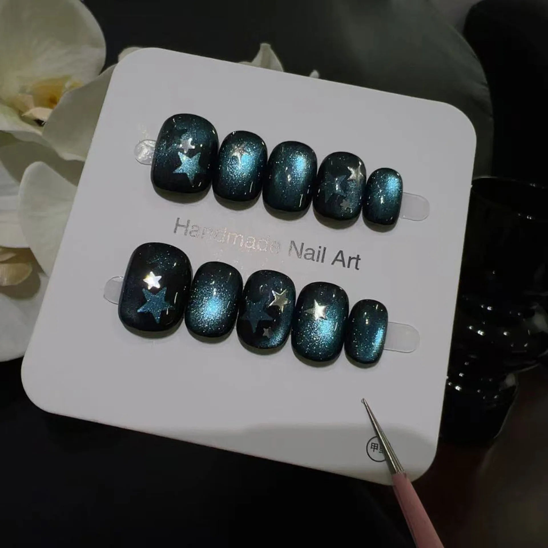 10Pcs Short Round Cat Eye Shiny Design Handmade Fake Nails Lovely Stars Stick-on Nail Tips Art Wearable Acrylic Manicure Fashion