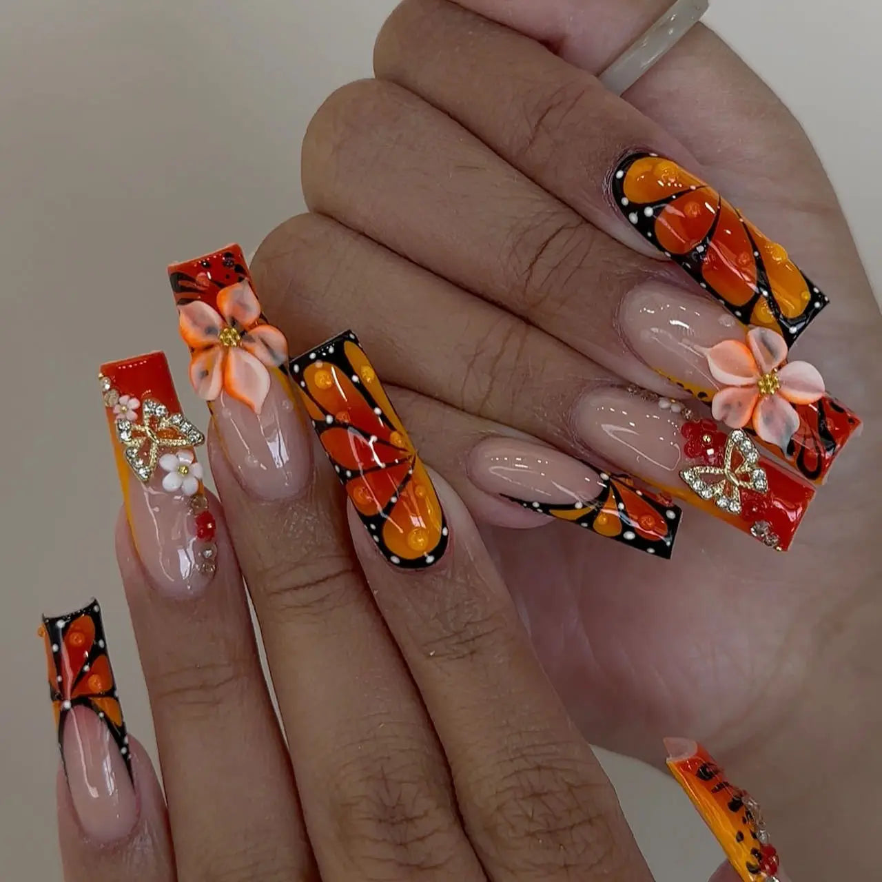 24Pcs Spice Girls Long Coffin False Nails Orange Flowers Pattern Designs Vigorous Manicure 3D Rhinestone Butterfly Wearing Nails