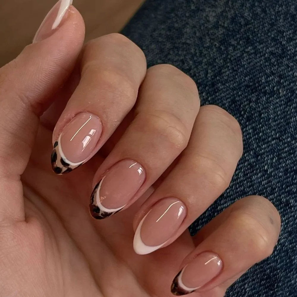 24Pcs Short Almond Fake Nail Brown Leopard Print Design Press on False Nails for Woman Detachable Finished Full Cover Nails Tips