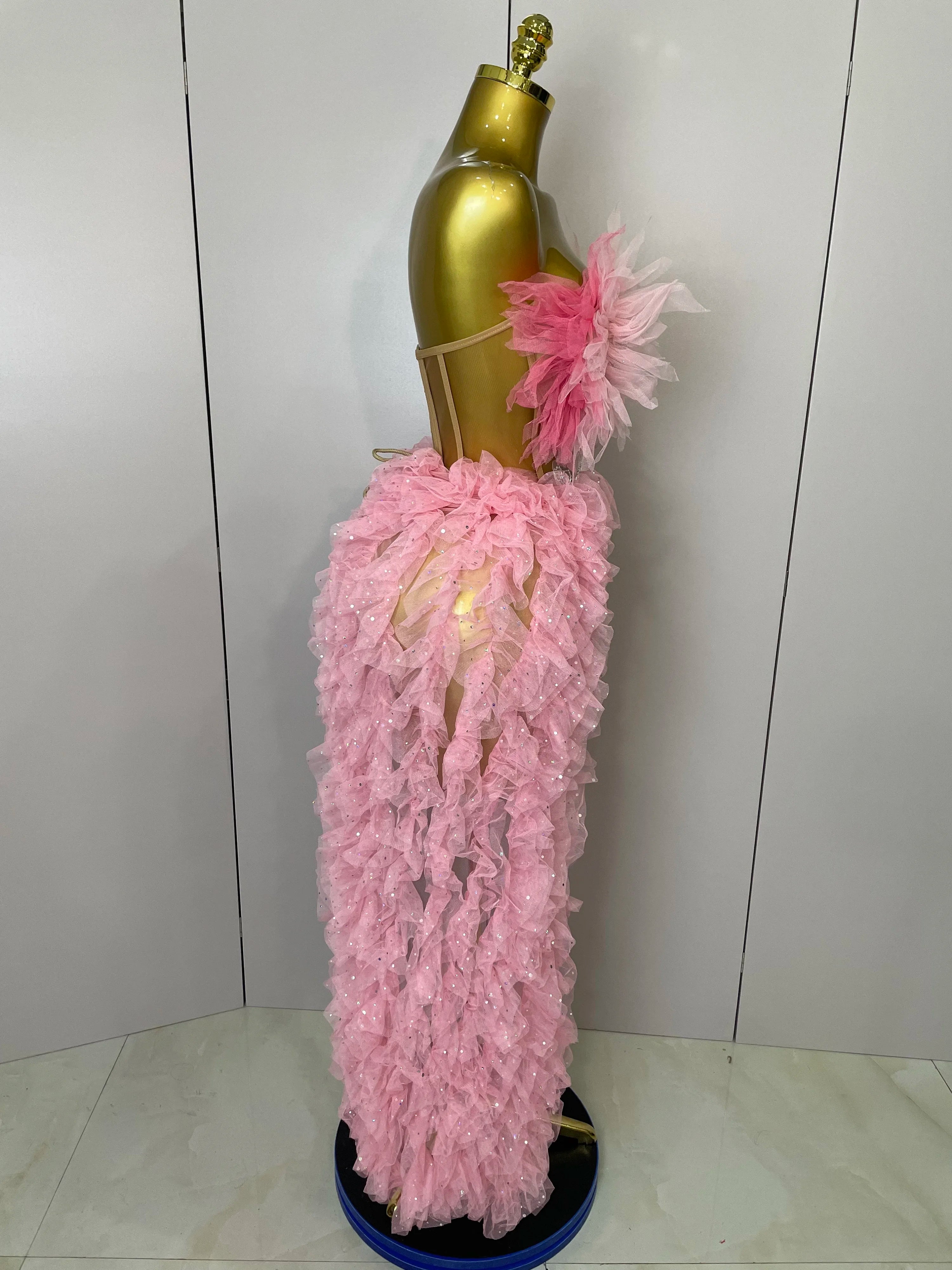 Ensemble 2 pièces mini-hauts bustiers sexy à volants roses pour femme, tenue de soirée, de discothèque, de bar, d'anniversaire, de spectacle sur scène, 2025