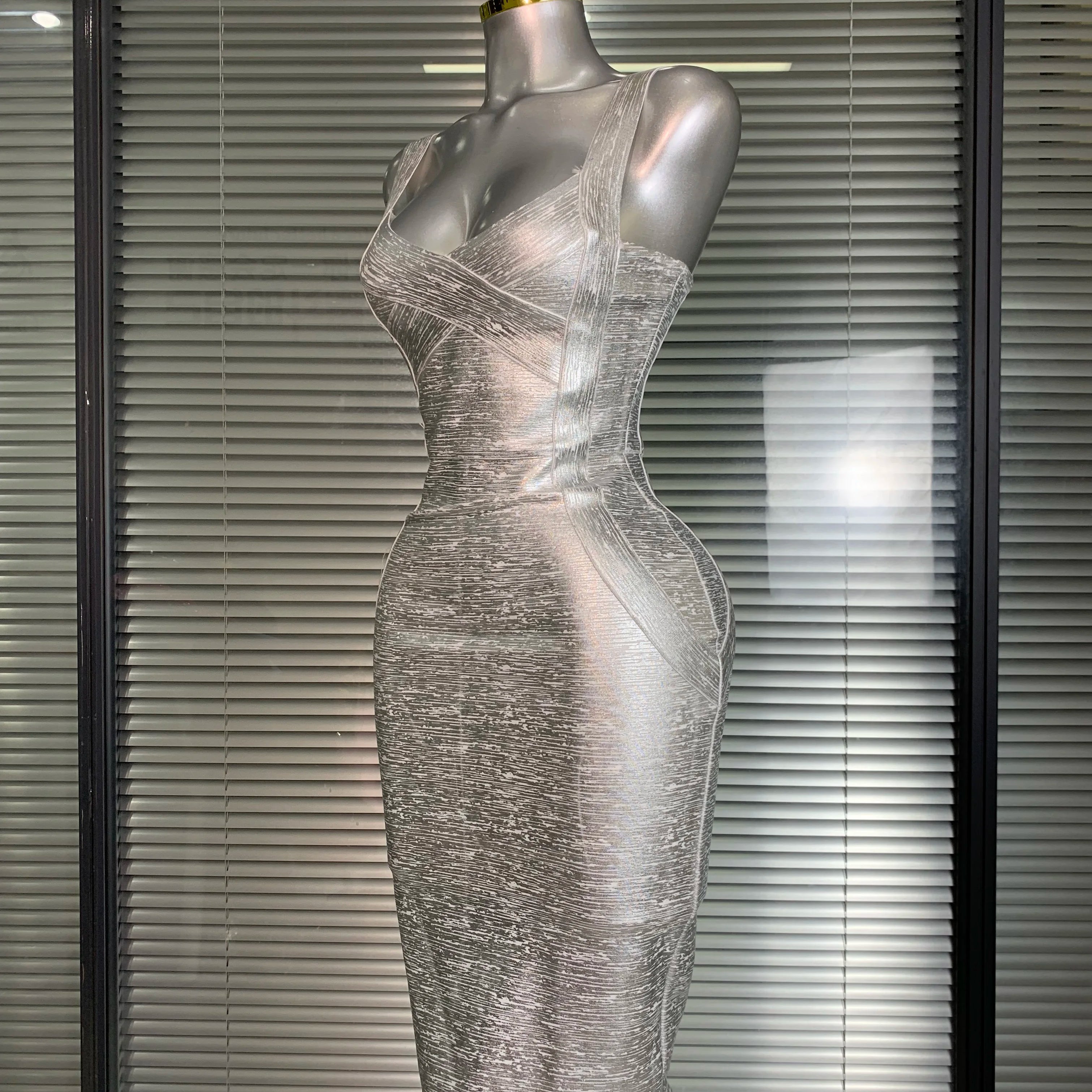 Brand New 2025 Women Bodycon Bandage Dress Sexy Bronzing Silver Celebrity Fashion High Street Evening Party Dress Vestido