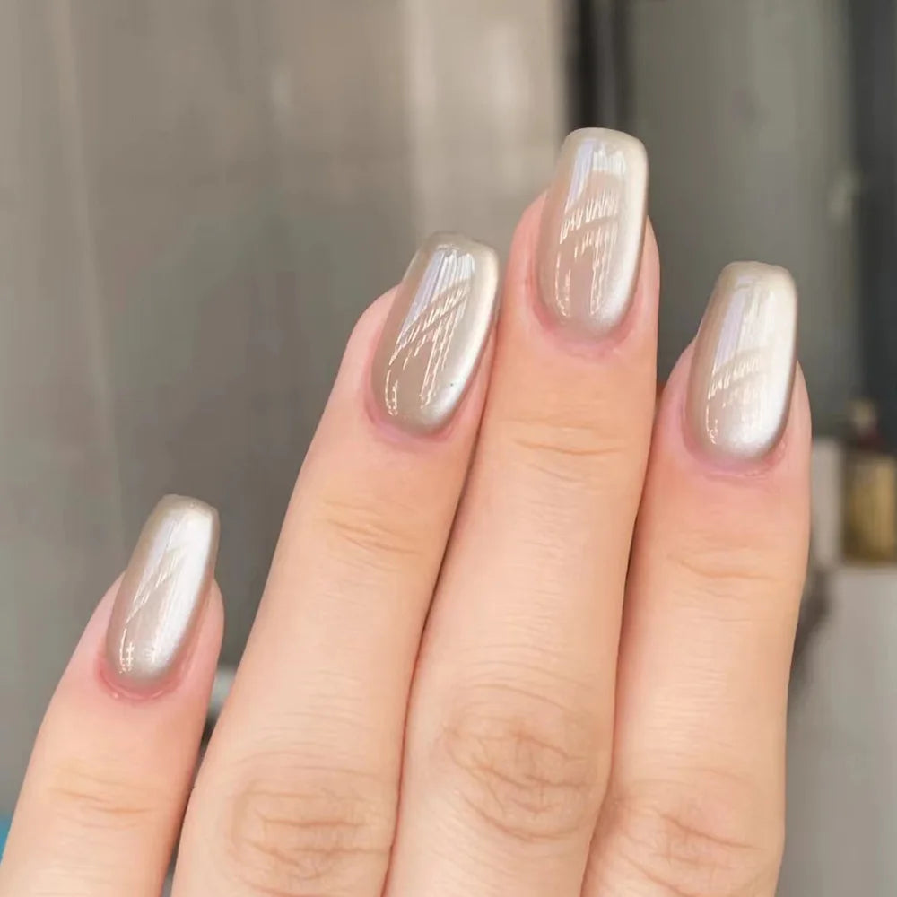 24Pcs Gradient Short Ballet Nails Set with Glue White Simple False Nails Coffin Fake Nail Press on Nails Full Cover Nail Tips